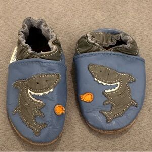 Robeez Leather Shark Booties 0-6 Months